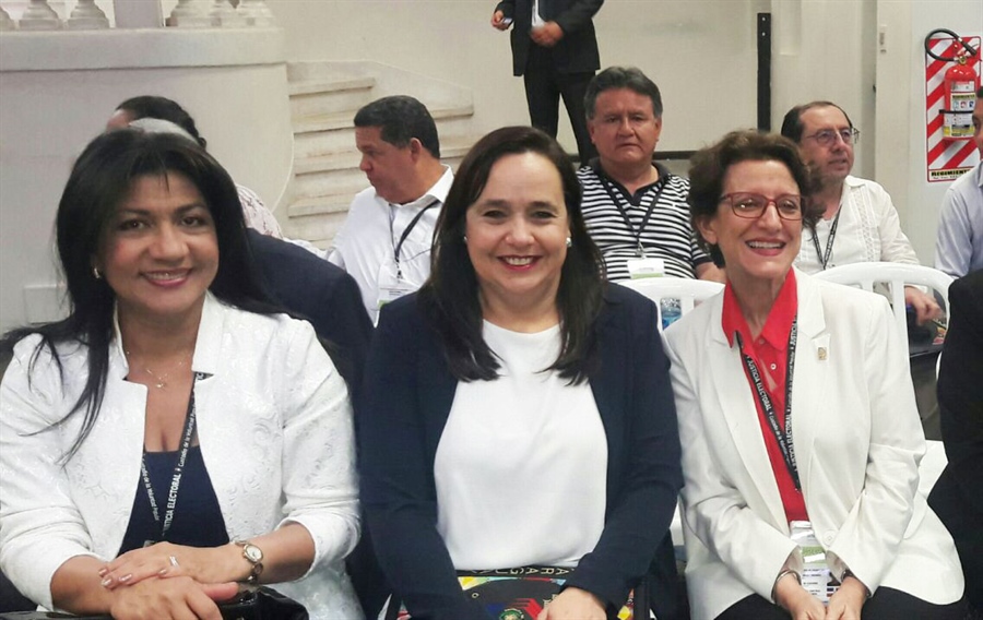 Miembros Titulares JCE observan elecciones Chile y Primarias Paraguay