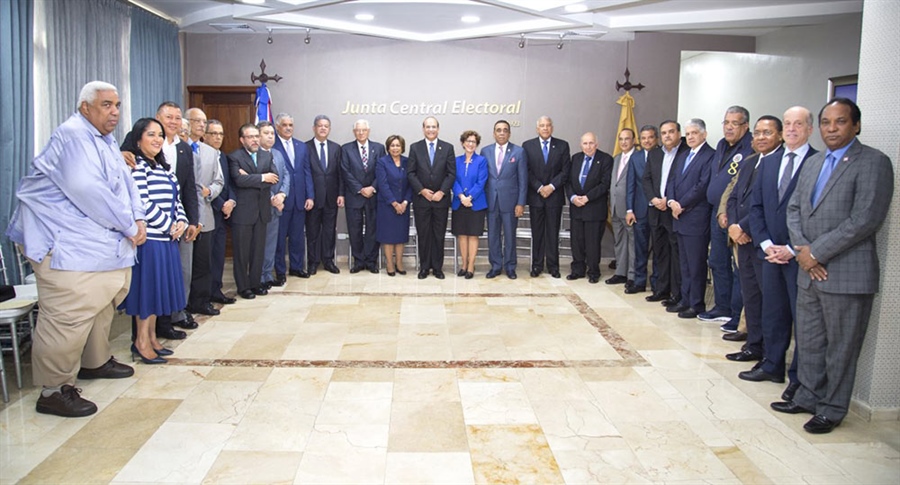 JCE sostiene reunión con presidentes de partidos políticos reconocidos