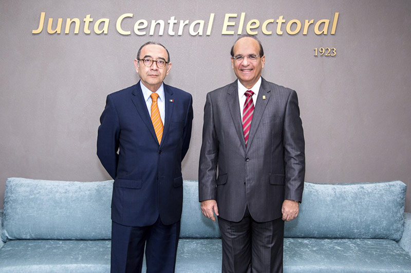 Presidente JCE recibe visita del Embajador de México en República Dominicana