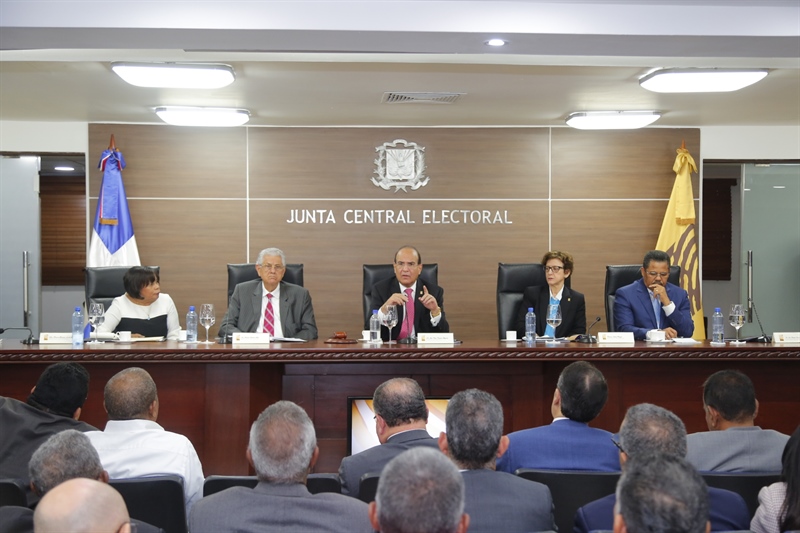 Pleno JCE otorga plazo adicional de 30 dÃ­as a partidos polÃ­ticos