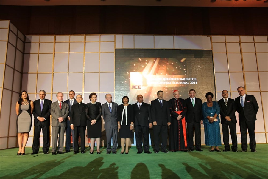 JCE reconoció a diez personalidades en “Gala de Reconocimientos” por aportes a democracia e institucionalidad del país