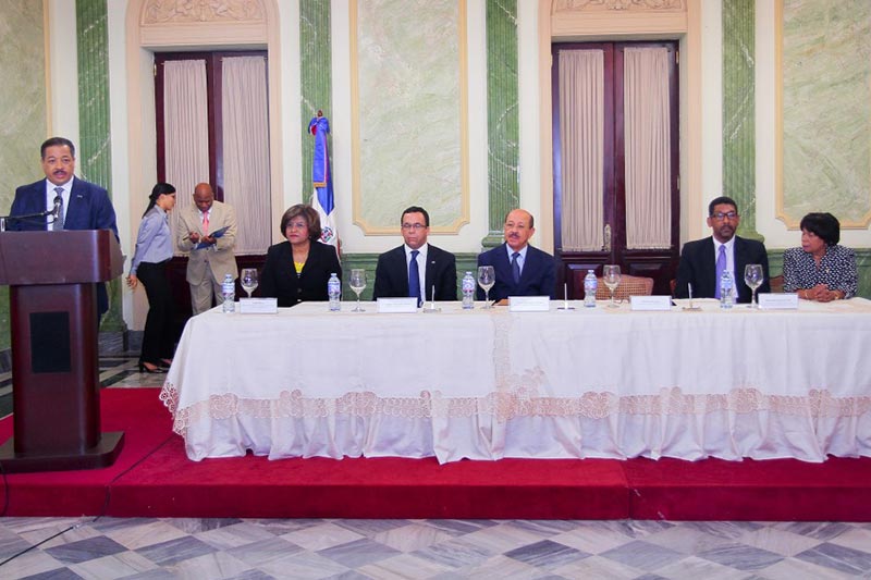 JCE firma acuerdo con Ministerio de Relaciones Exteriores y de Economía