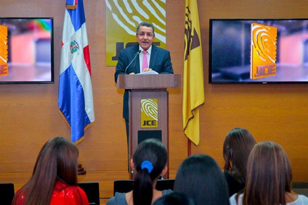 Pleno de la JCE aprueba prorrogar los plazos para la inscripción y renovación de la nueva cédula de identidad y electoral con fines electorales