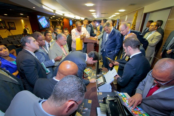 Pleno JCE y delegados de partidos agotan larga agenda de trabajo