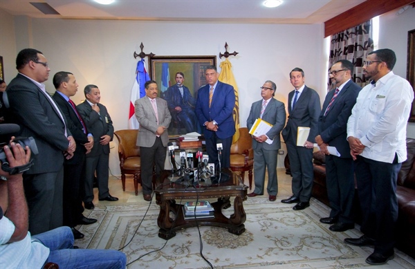 PRM visita JCE para requerir su intervención sobre el uso de recursos del Estado en la Campaña Electoral