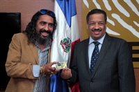 Diego El Cigala recibe su Cédula de Identidad y Electoral tras cumplir con todos los requisitos de ley