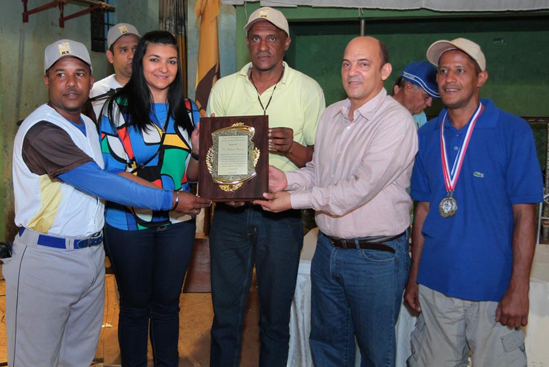 JCE clausura Torneo Navideño de Softbol