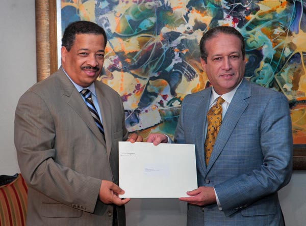 Presidente Junta Central Electoral, doctor Roberto Rosario Márquez, entregó Proyecto de Referendo al presidente del Senado de la República