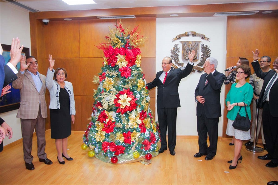 JCE enciende su Arbolito Navideño