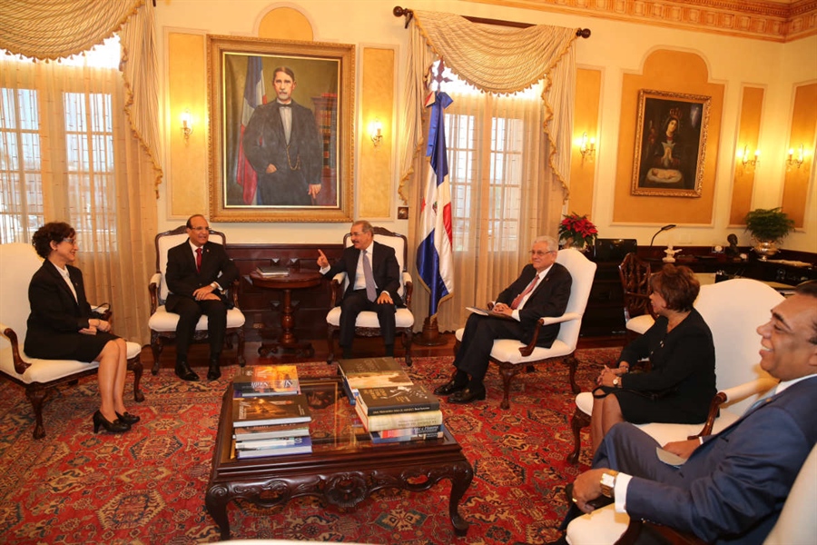 Pleno JCE visita al presidente Danilo Medina