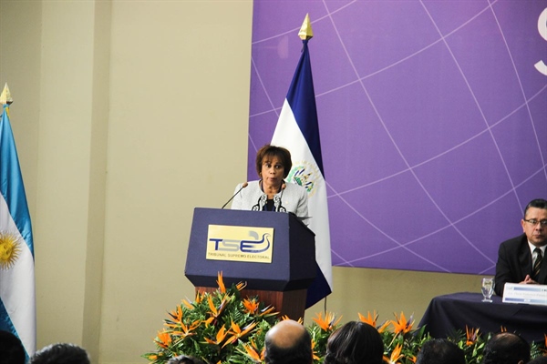 Graciano de los Santos resalta uso de tecnología en los procesos electorales