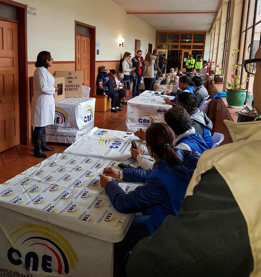 Miembros JCE observan programa de “Voto en Casa” en Ecuador