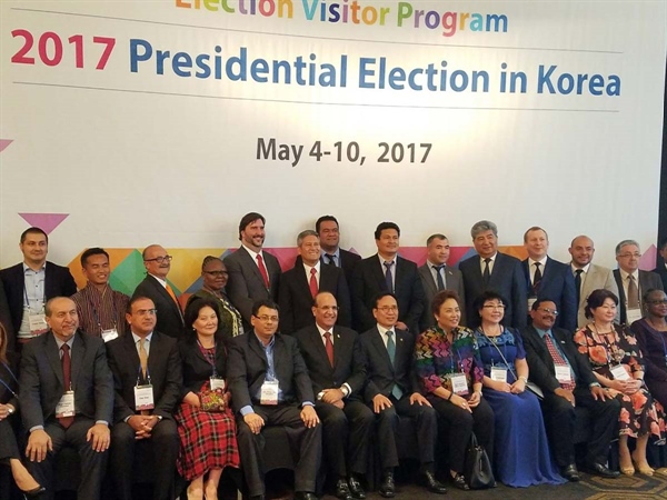 Presidente JCE en misión de observación en elecciones Corea