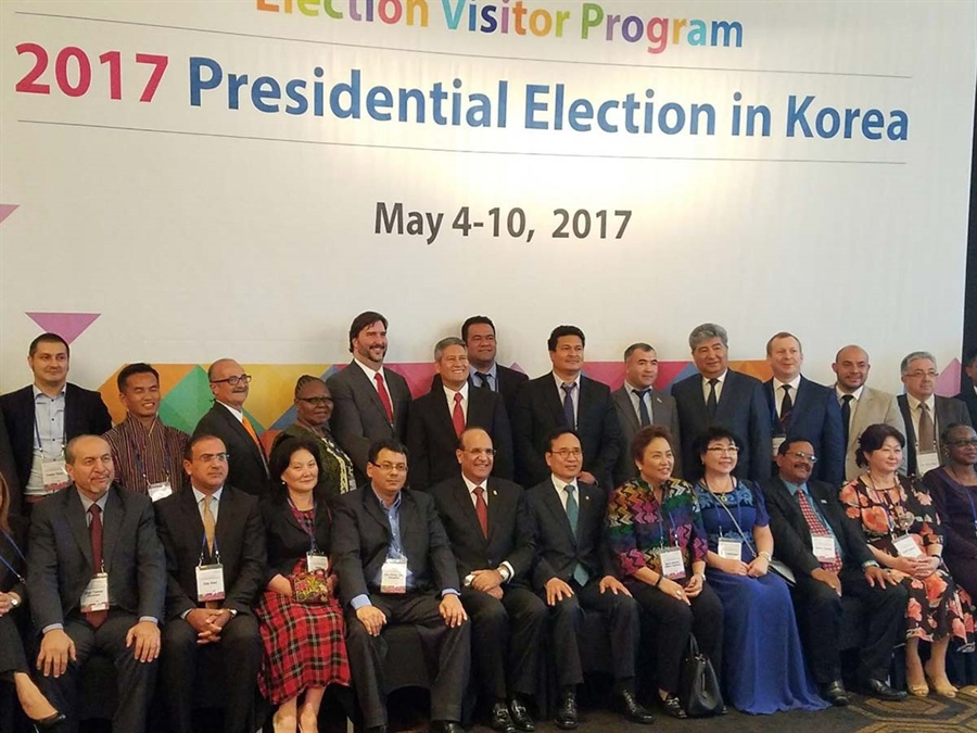 Presidente JCE en misión de observación en elecciones Corea
