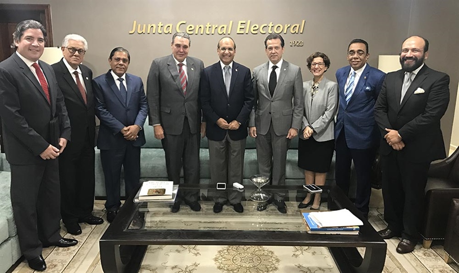 Dirigentes PRSC visitan la Junta Central Electoral