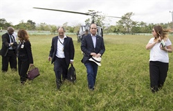 Presidente JCE se traslada a Miches; dispone la construcción de un nuevo edificio para la Oficialía y Junta Municipal