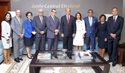 Miembros JCE reciben integrantes del Tribunal Superior Electoral