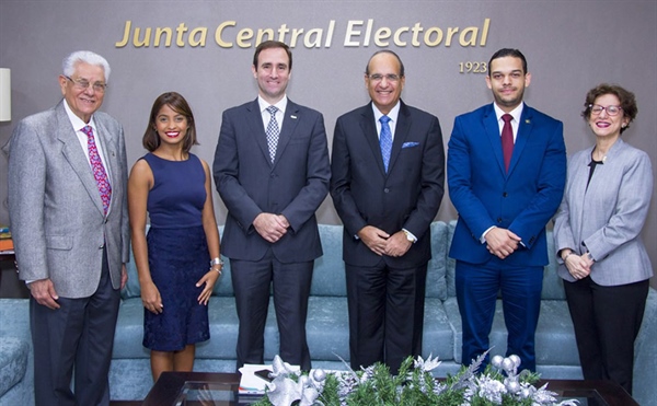 JCE recibe representantes ANJE; trataron los debates electorales