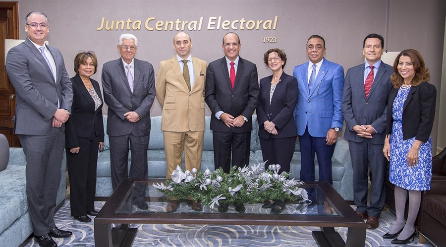 JCE sostiene reunión con representantes de PNUD y ACNUR