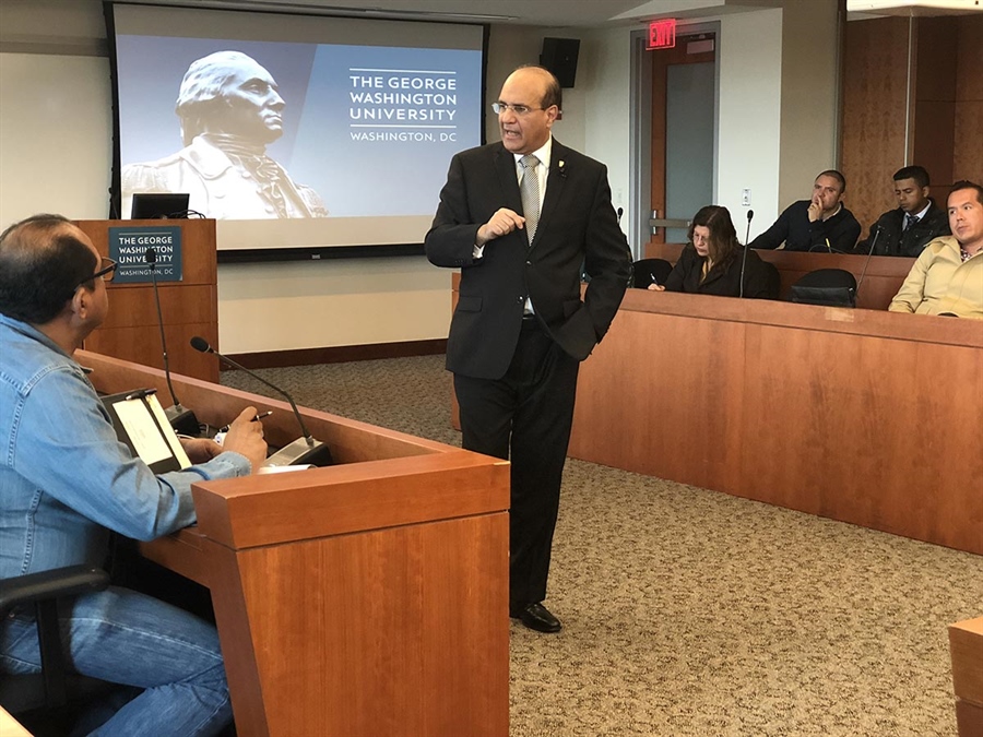 Castaños Guzmán presenta conferencia sobre Tecnología Electoral en la Universidad George Washington