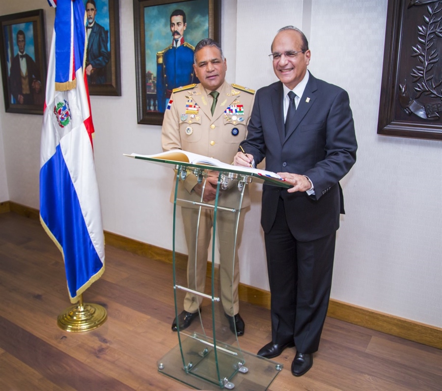 Presidente JCE visita al Ministro de Defensa, Rubén Darío Paulino Sem