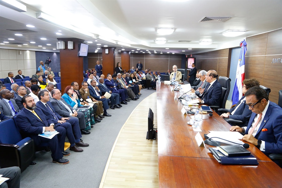 Pleno JCE y partidos políticos sostienen reunión sobre suspensión de actividades proselitistas y reservas de candidaturas