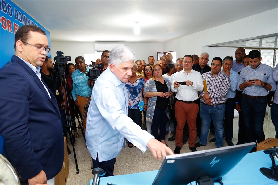 JCE realiza registro de asistencia en reuniones de los partidos UDC, Frente Amplio, PHD y DxC