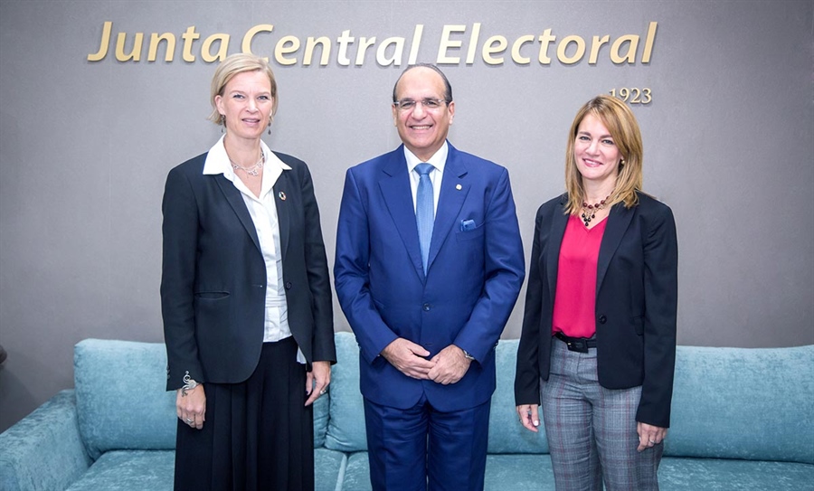Presidente JCE recibe visita de la Representante del PNUD en República Dominicana