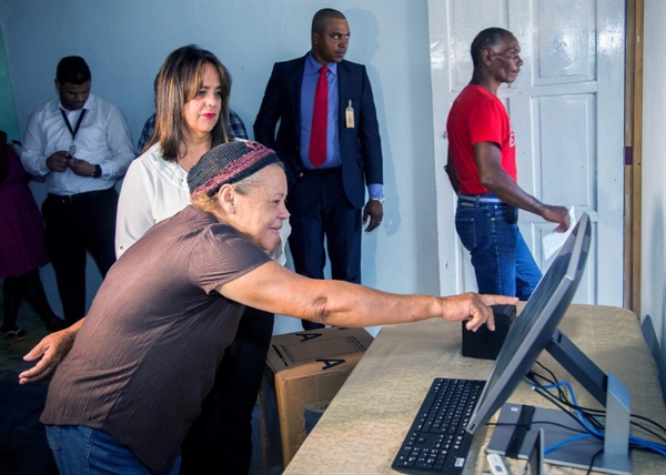 JCE realiza demostración de Voto Automatizado en Feria LEX – UNIBE