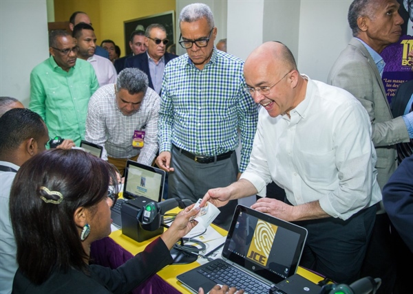 JCE presta asistencia técnica en reunión del Comité Central del PLD