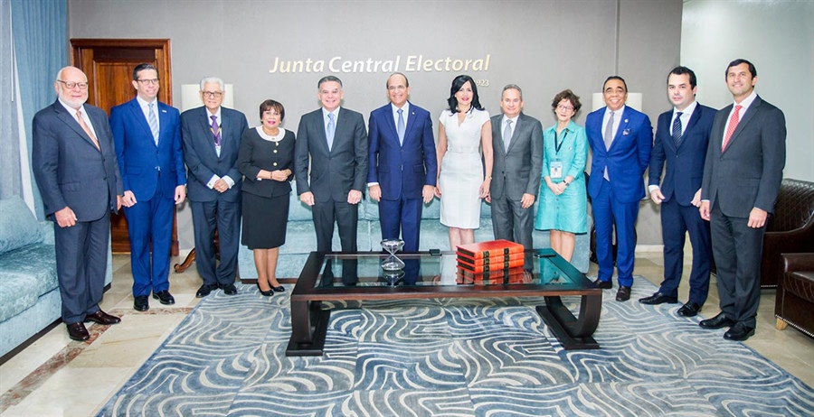 Pleno JCE recibe visita de representantes de CONEP