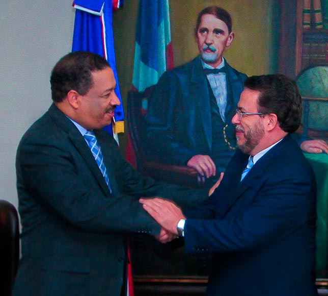 Guillermo Moreno visita Junta Central Electoral para conocer estatus solicitud reconocimiento Alianza País