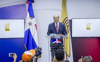Presidente JCE llama a la dirigencia política a que las elecciones transcurran en absoluta paz