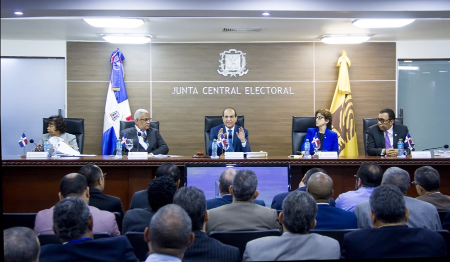 Pleno JCE celebra Audiencia Pública para conocer pactos de alianzas suscrito por partidos para las elecciones presidenciales y congresuales