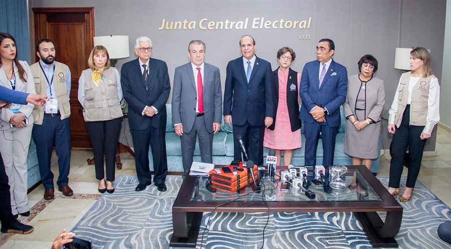 Pleno JCE recibe a Misión de Observación Electoral de OEA para Elecciones Extraordinarias Municipales