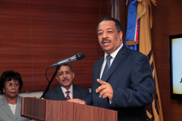 Presidente JCE exhorta parturientas hospitales públicos registrar gratis a sus vástagos