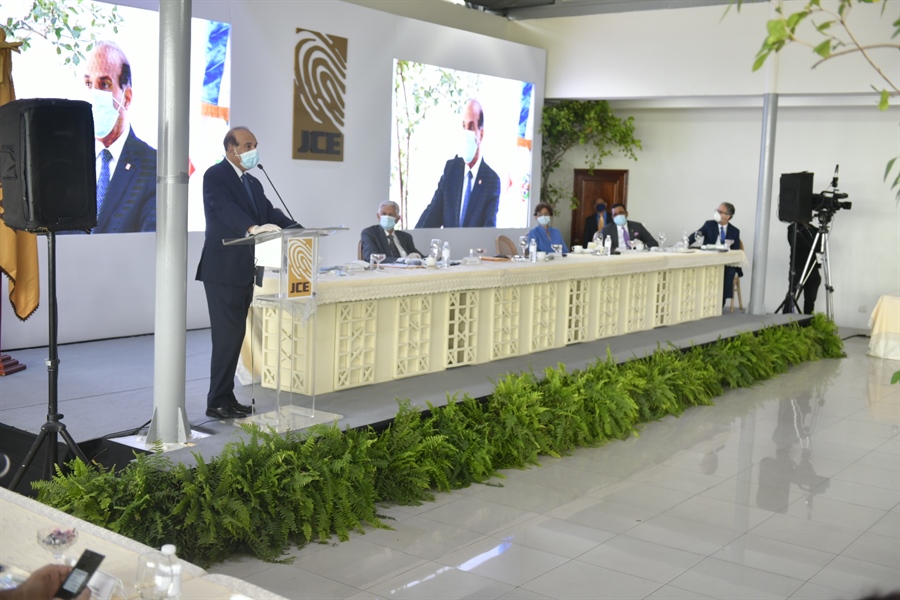 Pleno JCE y Presidentes de partidos políticos inician reunión sobre elecciones presidenciales y congresuales de julio