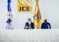 JCE sostiene reunión con veedores y delegados técnicos de partidos sobre el cómputo electoral en el exterior para las elecciones del 5 de julio