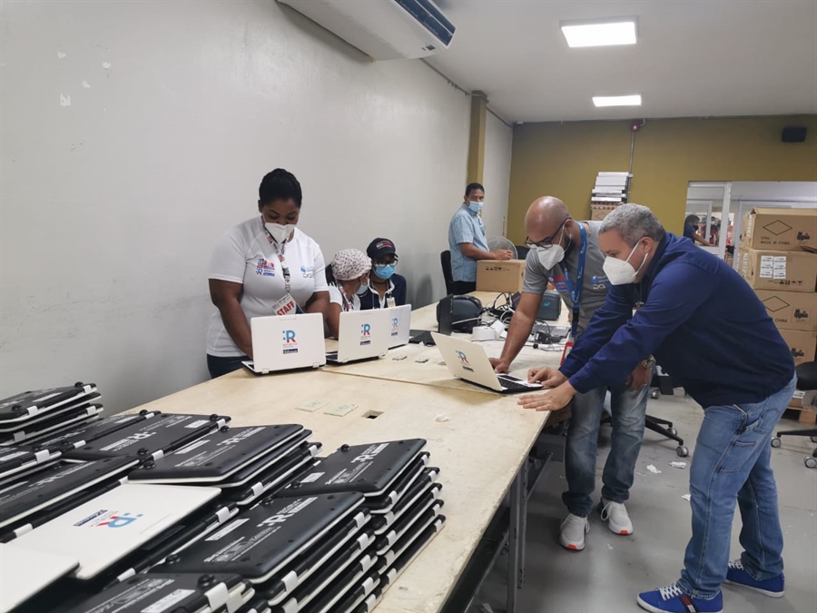 JCE finaliza clonado de 9 mil laptops que entregará al MINERD