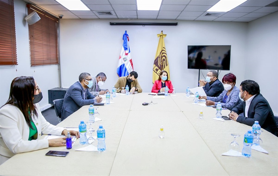 Funcionarios de la JCE sostiene reunión técnica con representantes de la Dirección General de Pasaportes