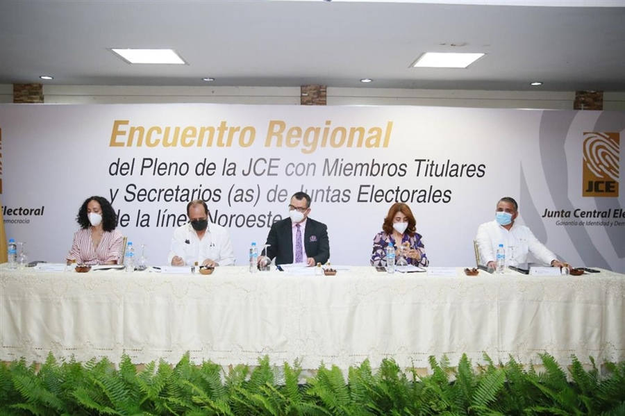 Pleno de la JCE continúa encuentros con miembros y secretarios de juntas electorales en la Línea Noroeste del país