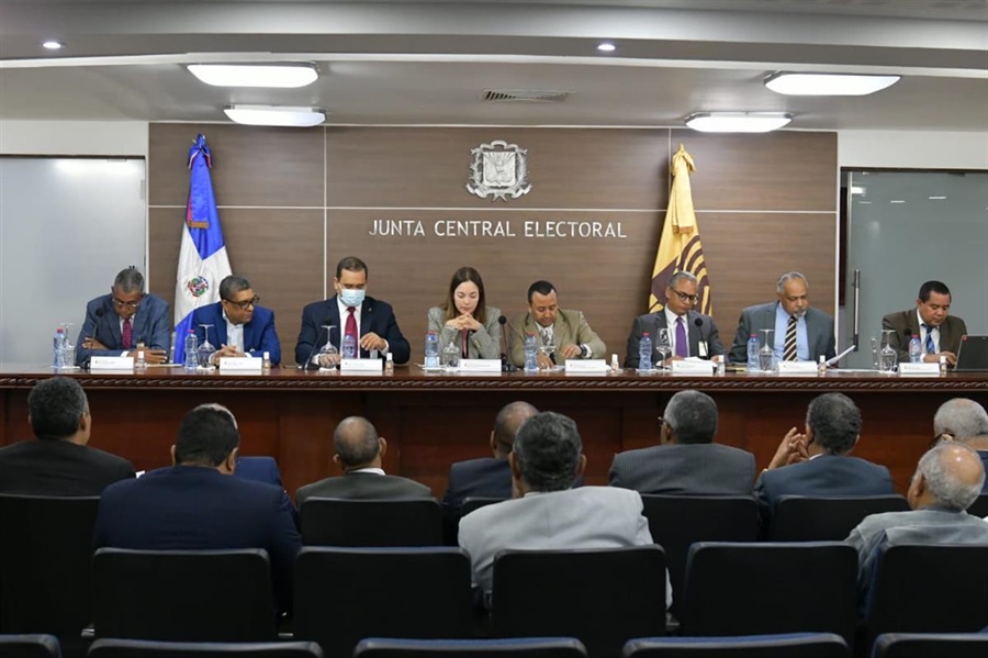 Dirección del Voto en el Exterior de la JCE realiza  encuentro con los delegados de los partidos políticos