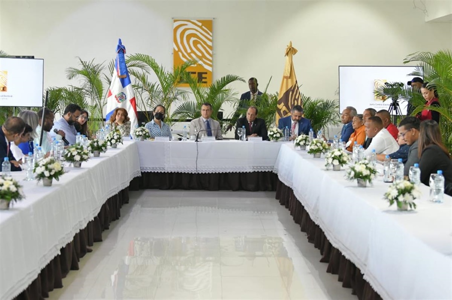 Pleno de la JCE se reúne con candidatos electorales con discapacidad que participaron en las elecciones del 2020