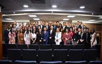 Presidente JCE recibe delegación de Jóvenes por la Democracia
