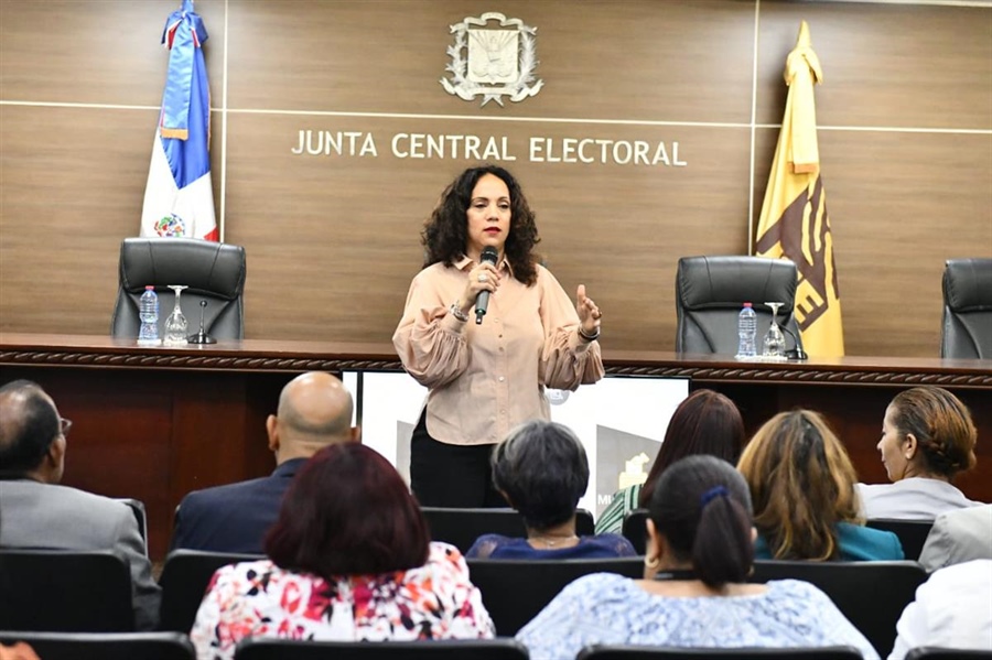 Patricia Lorenzo se reúne con secretarios de Juntas Electorales del este