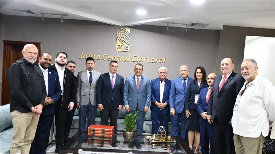 Presidente de la JCE recibe visita de observadores electorales nacionales e internacionales