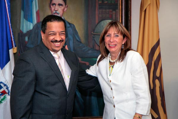 Nueva representante del Secretario General de la Organización de Estados Americanos, OEA, visita al presidente de la Junta Central Electoral