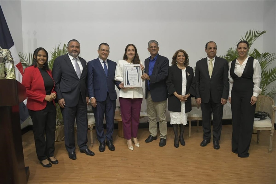 Entidades de Santiago otorgan reconocimiento a miembro titular de la JCE, Hirayda Fernández Guzmán