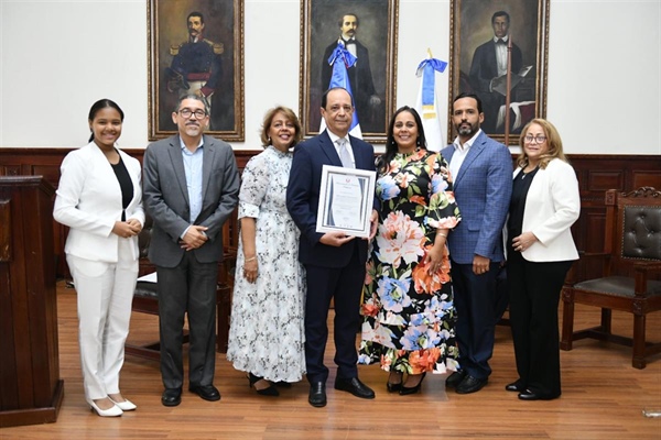Miembro titular de la JCE, Rafael Vallejo Santelises, es reconocido por entidades de Santiago