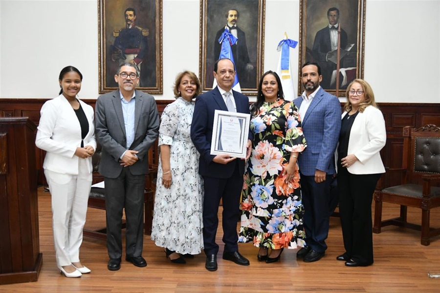 Miembro titular de la JCE, Rafael Vallejo Santelises, es reconocido por entidades de Santiago